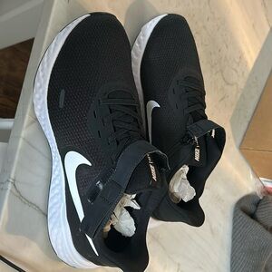 Nike Revolution Flyease 5